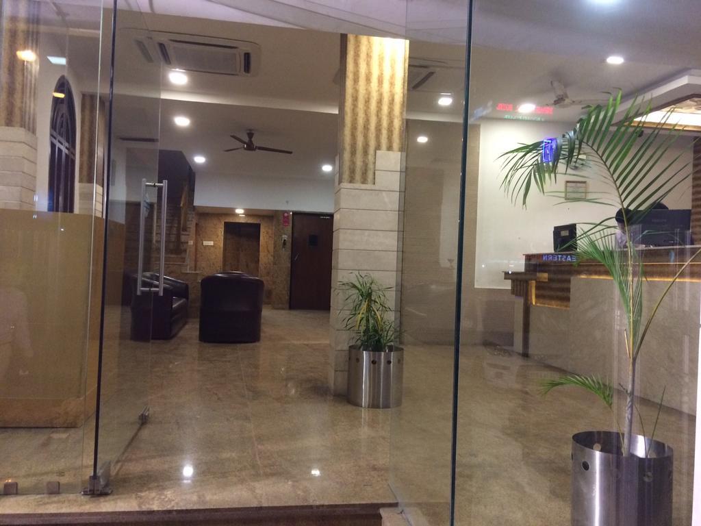 Hotel Kings Crown Vip Road à Calcutta Extérieur photo